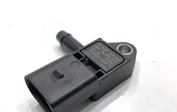 Volkswagen Golf VII Exhaust gas pressure sensor 04L906051B
