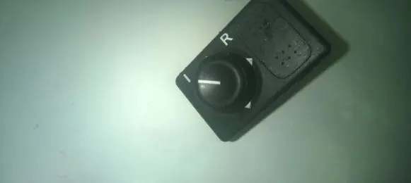 Wing mirror switch