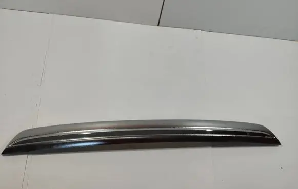 Trunk door license plate light bar