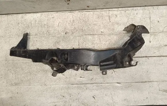 BMW 3 E90 E91 Headlight/headlamp mounting bracket 7116707