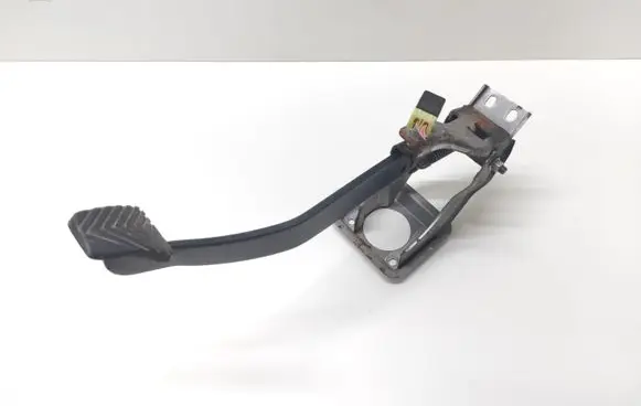 Hyundai H-1, Starex, Satellite Brake pedal