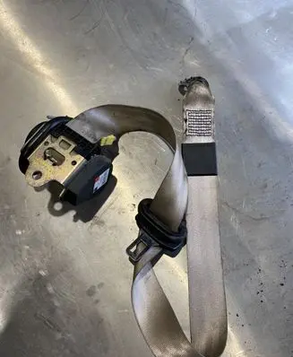 Audi A6 S6 C5 4B Front seatbelt 560585901 008R000