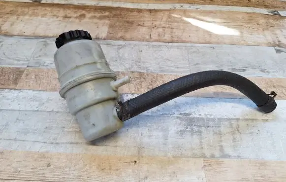 Chrysler Grand Voyager V Brake fluid reservoir 