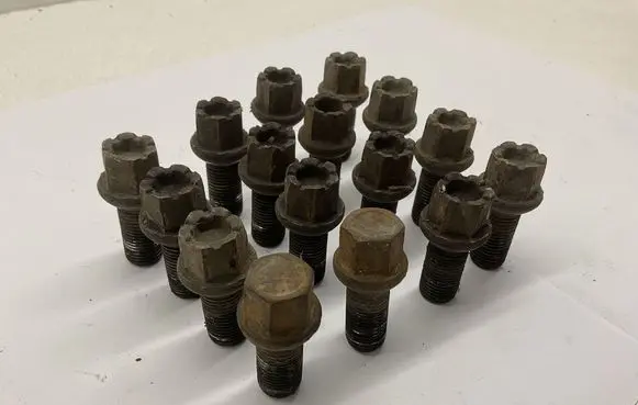 Audi 80 90 B3 Anti-theft wheel nuts and lock 