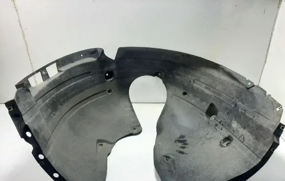 Front wheel arch liner splash guards