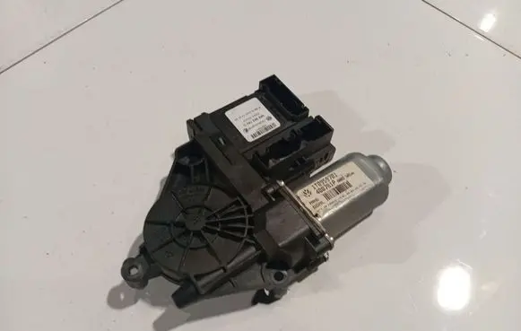 Skoda Octavia Mk2 (1Z) Front door window regulator motor 1T0959701