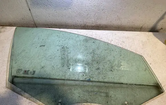 Volvo XC60 Front door window glass four-door