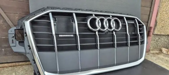 Audi Q7 4M Front grill