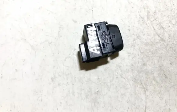 Nissan Almera N16 Electric window control switch 221891