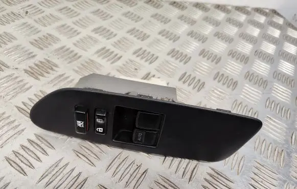 Toyota Auris 150 Electric window control switch 7423202540