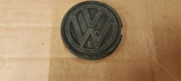 Volkswagen Golf I Original wheel cap 321601171
