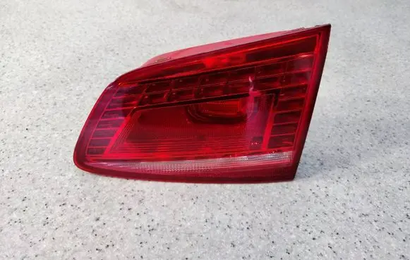 Tailgate rear/tail lights