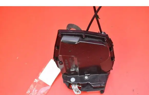Suzuki Swift I Rear door lock