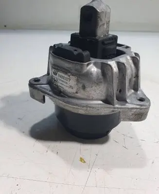 Engine mount bracket