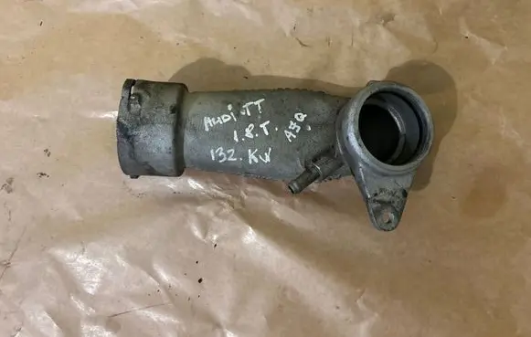 Audi TT Mk1 Air conditioning (A/C) pipe/hose 06A133607D