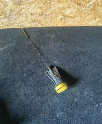 Nissan Juke I F15 Oil level dip stick