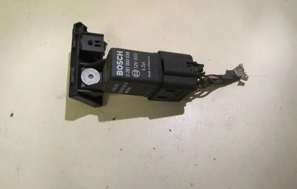 Skoda Octavia Mk2 (1Z) Glow plug pre-heat relay 038907281D