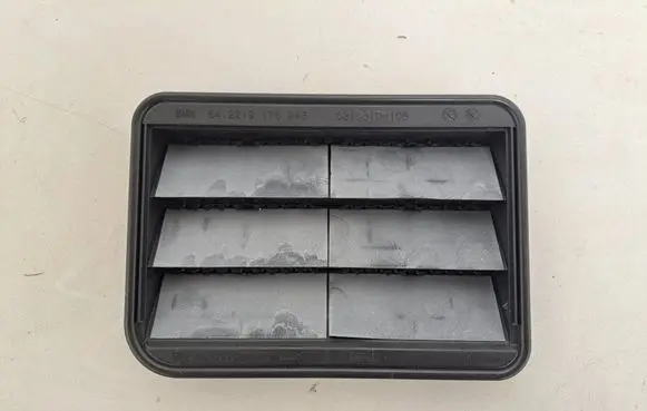 BMW X4 G02 Quarter panel pressure vent 9176945