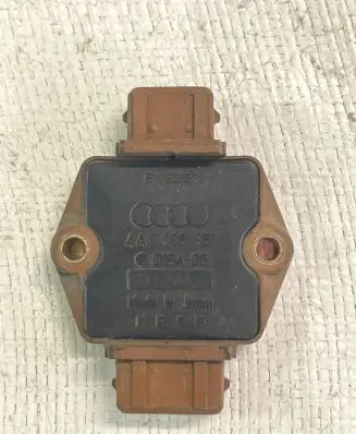 Audi 80 90 S2 B4 Ignition amplifier control unit 4A0905351 0495 DS405