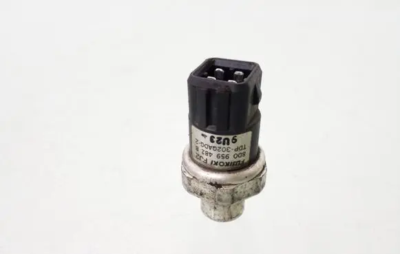 Volkswagen PASSAT B5 Air conditioning (A/C) pressure sensor 8D0959482B