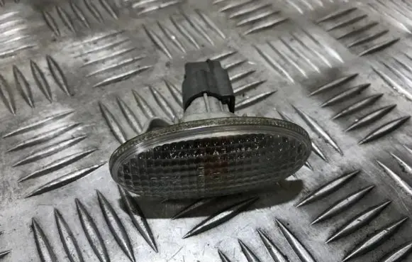 Mazda 6 Front fender indicator light a048099 010635