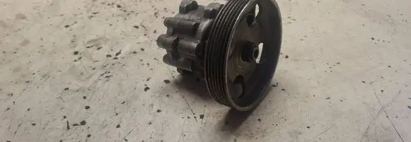 Peugeot 607 Power steering pump 9637000880