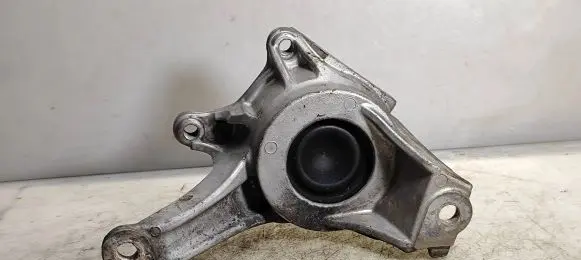 Engine mount bracket