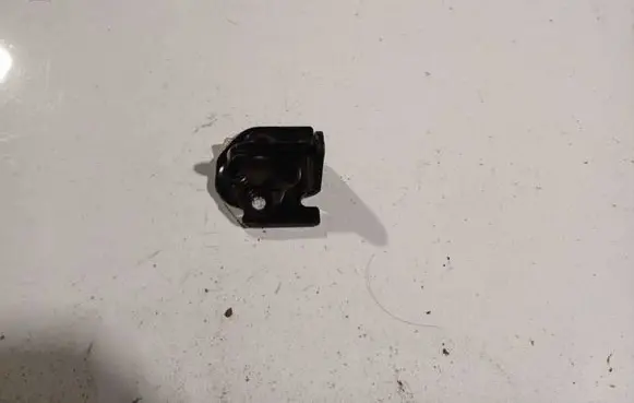 Ford Focus C-MAX Rear door lock loop/hook striker 
