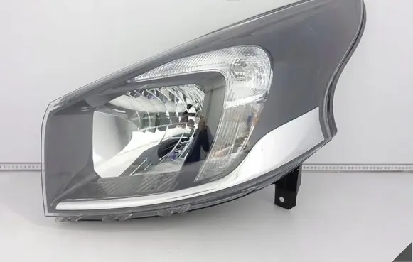 Opel Vivaro Headlight/headlamp 95527865