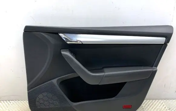 Skoda Octavia Mk3 (5E) Front door card panel trim 