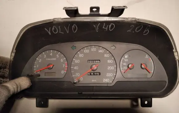 Volvo S40, V40 Speedometer (instrument cluster) 30813197 OP0182015