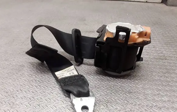 Mazda 6 Rear seatbelt 