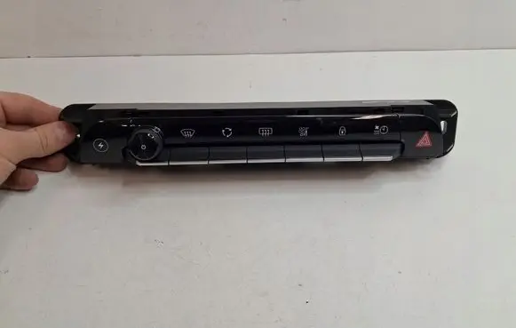 Citroen C5 Central console control unit 98332600XU
