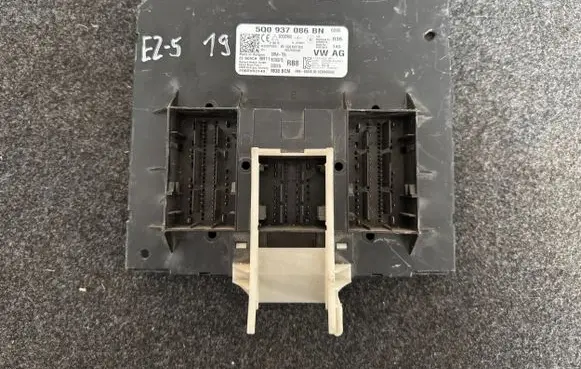 Volkswagen Golf VII Other control units/modules 5Q0937086BN F005V02140