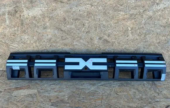 Dacia Duster III Front bumper upper radiator grill 622567432R 622565538R K562K7T