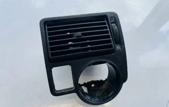 Volkswagen Golf IV Dash center air vent grill 1j1819983a 1j1815715a