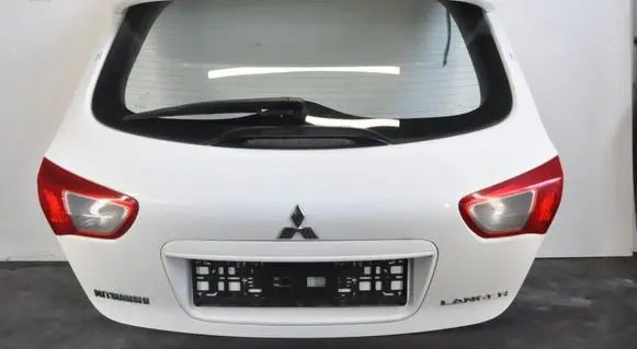 Mitsubishi Lancer VIII Tailgate/boot cover trim set 