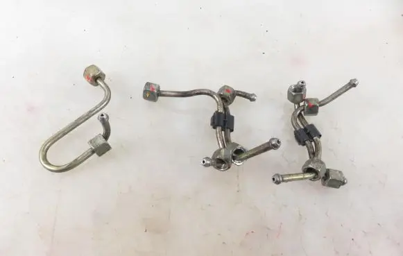 Fuel injector supply line/pipe