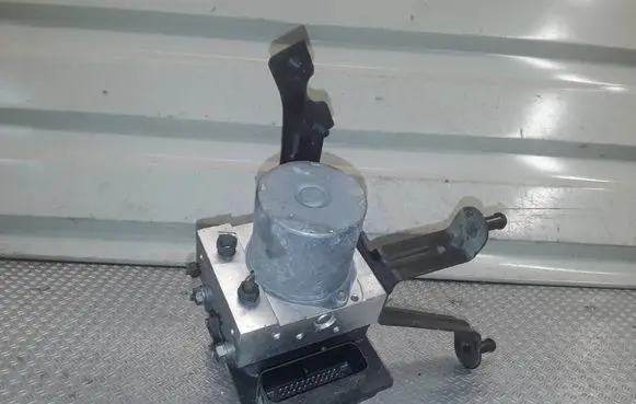 BMW 5 E60 E61 ABS Pump 34516768550 6777799