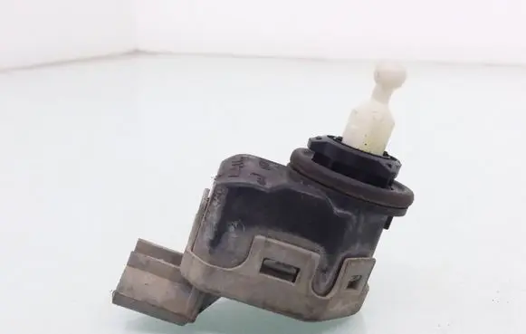 Opel Astra G Headlight level adjustment motor 90590665
