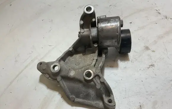 Volkswagen Transporter - Caravelle T6 Engine mounting bracket 04L260089