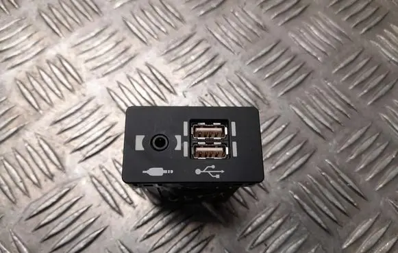 Lexus RX 450H AUX in-socket connector 8619024030