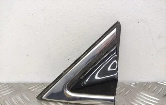 Hyundai Santa Fe Front door glass trim molding 861802W000