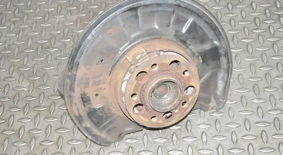 Mercedes-Benz E C207 W207 Rear wheel hub