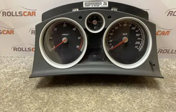 Opel Zafira B Speedometer (instrument cluster) 13225977