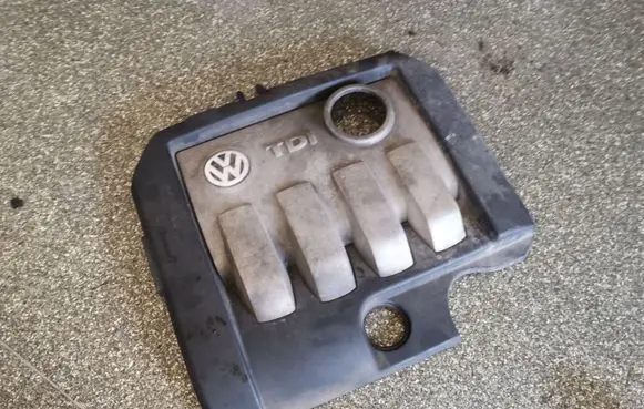 Volkswagen Touran I Engine cover (trim)
