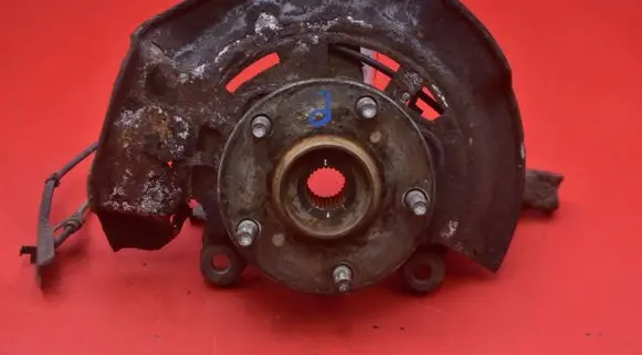 Toyota Corolla Verso E110 Front wheel hub spindle knuckle