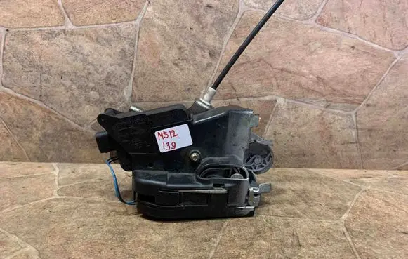 Mercedes-Benz Vito Viano W639 Front door lock A2C53027407