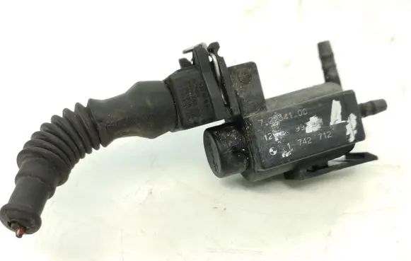 Volkswagen Golf I Vacuum valve 1742712 72234100