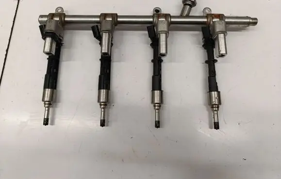 Alfa Romeo Stelvio Fuel injectors set 04893630AA 50052930